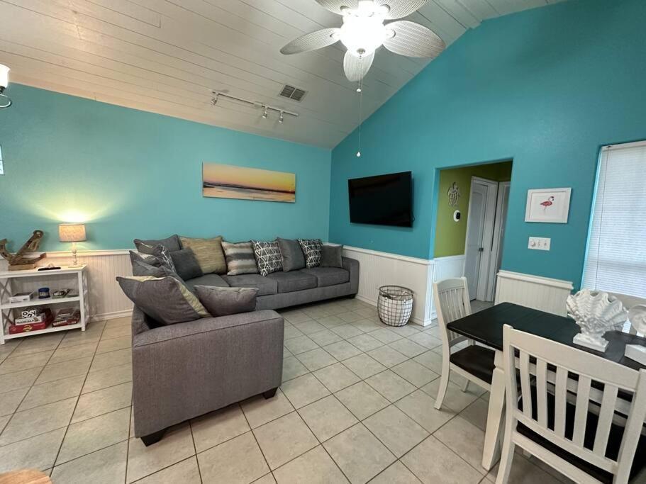 Barefoot Bungalow - Pet Friendly- 2 Bdrm Townhome Corpus Christi Dış mekan fotoğraf