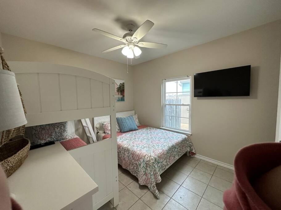 Barefoot Bungalow - Pet Friendly- 2 Bdrm Townhome Corpus Christi Dış mekan fotoğraf